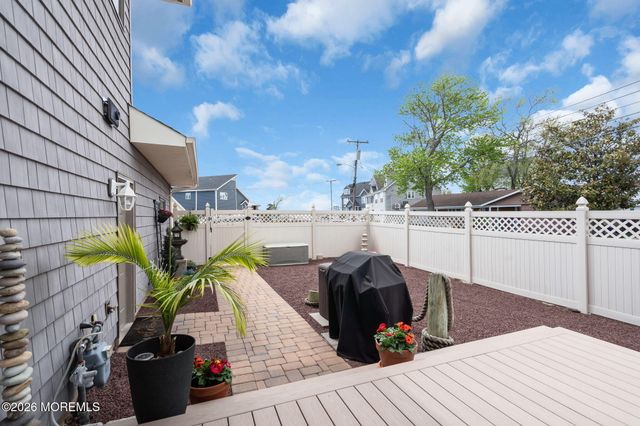 16 Bay Breeze Drive W, Toms River, NJ 08753