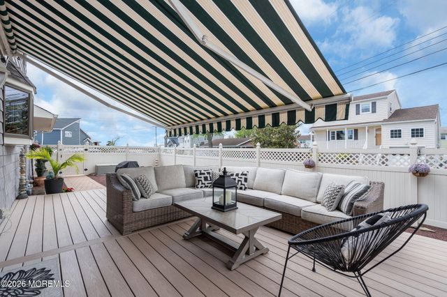 16 Bay Breeze Drive W, Toms River, NJ 08753