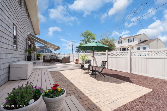 16 Bay Breeze Drive W, Toms River, NJ 08753