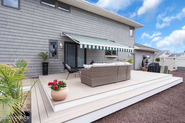 16 Bay Breeze Drive W, Toms River, NJ 08753