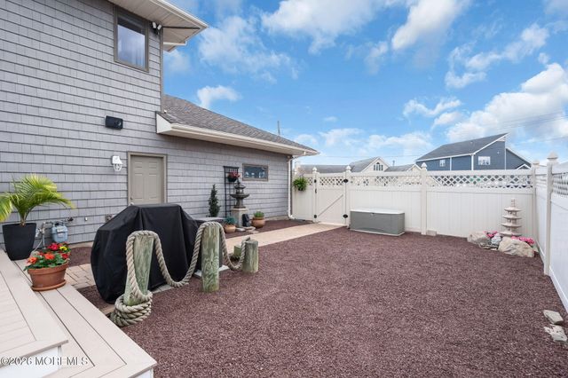 16 Bay Breeze Drive W, Toms River, NJ 08753