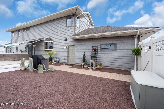 16 Bay Breeze Drive W, Toms River, NJ 08753