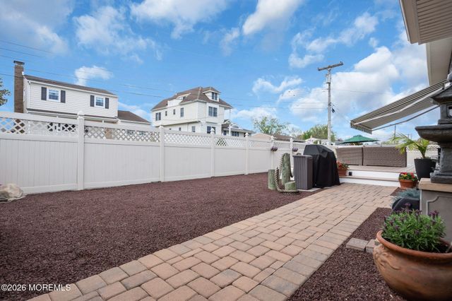 16 Bay Breeze Drive W, Toms River, NJ 08753