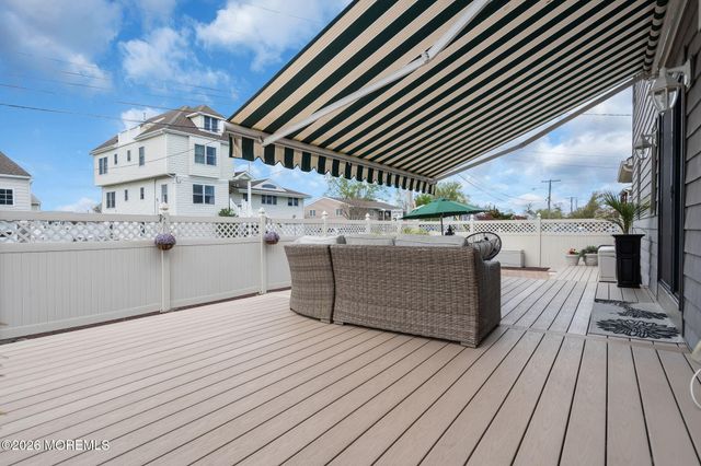 16 Bay Breeze Drive W, Toms River, NJ 08753