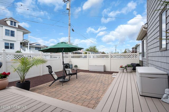 16 Bay Breeze Drive W, Toms River, NJ 08753