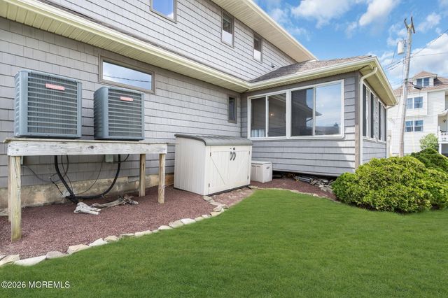 16 Bay Breeze Drive W, Toms River, NJ 08753