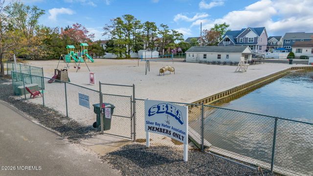 16 Bay Breeze Drive W, Toms River, NJ 08753