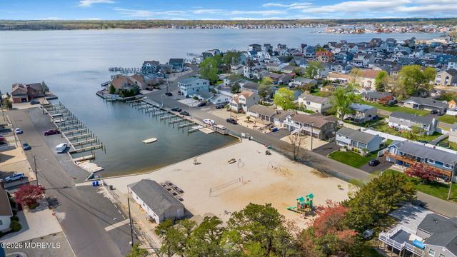 16 Bay Breeze Drive W, Toms River, NJ 08753