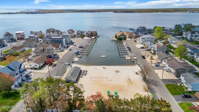 16 Bay Breeze Drive W, Toms River, NJ 08753