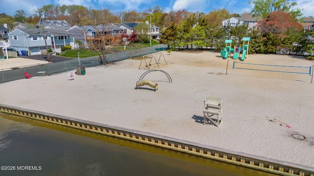 16 Bay Breeze Drive W, Toms River, NJ 08753