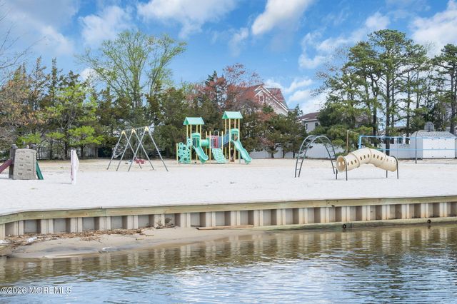 16 Bay Breeze Drive W, Toms River, NJ 08753