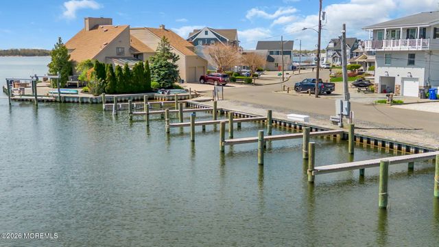 16 Bay Breeze Drive W, Toms River, NJ 08753