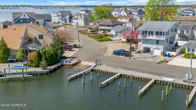 16 Bay Breeze Drive W, Toms River, NJ 08753