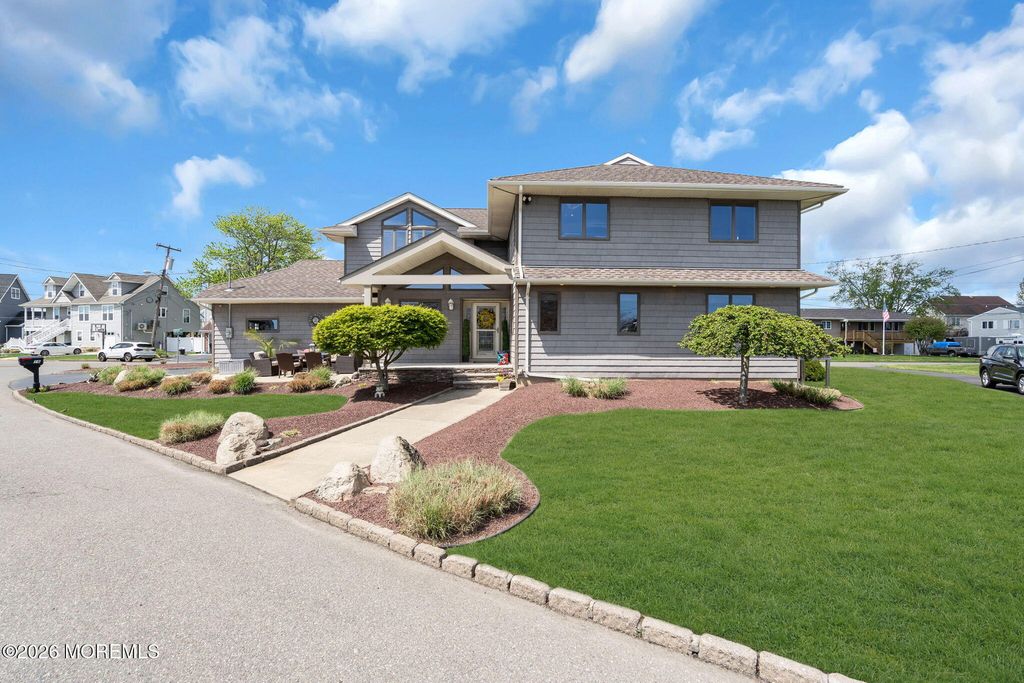 16 Bay Breeze Drive W, Toms River, NJ 08753