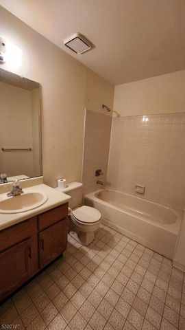 117 Bayberry Dr, Franklin Twp., NJ 08873