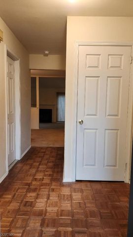 117 Bayberry Dr, Franklin Twp., NJ 08873