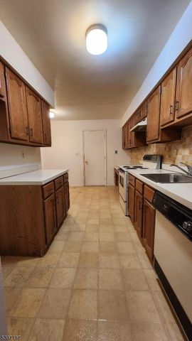 117 Bayberry Dr, Franklin Twp., NJ 08873