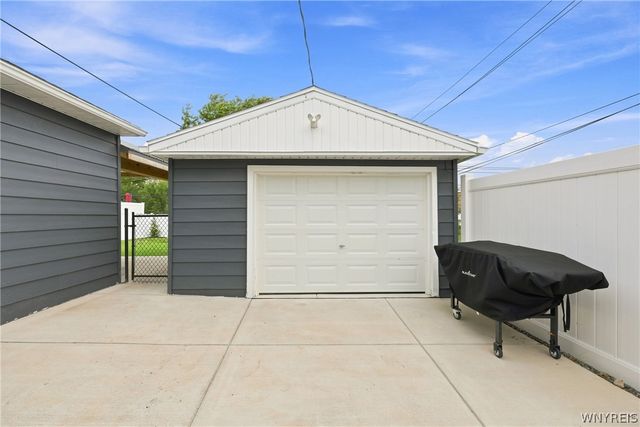 127 Briarhurst Drive, Tonawanda, NY 14150