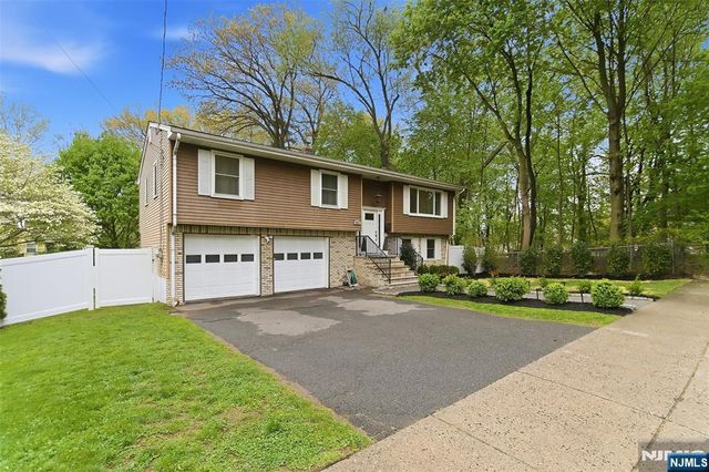 1067 Stasia Street, Teaneck, NJ 07666