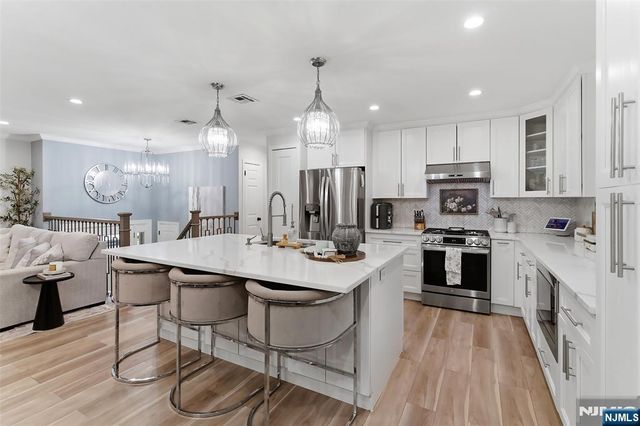 1067 Stasia Street, Teaneck, NJ 07666