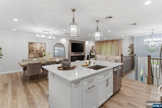 1067 Stasia Street, Teaneck, NJ 07666