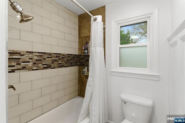 1067 Stasia Street, Teaneck, NJ 07666