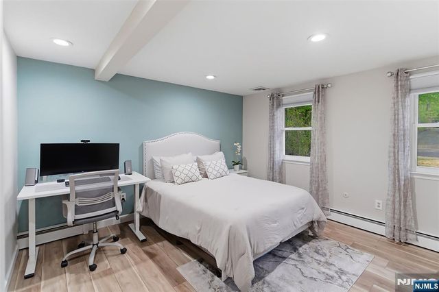 1067 Stasia Street, Teaneck, NJ 07666