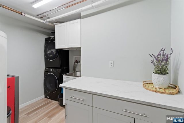 1067 Stasia Street, Teaneck, NJ 07666