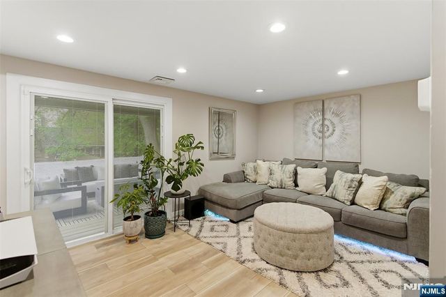 1067 Stasia Street, Teaneck, NJ 07666