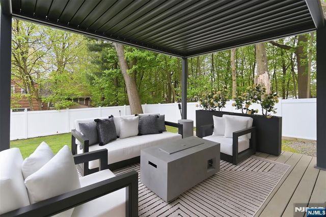 1067 Stasia Street, Teaneck, NJ 07666