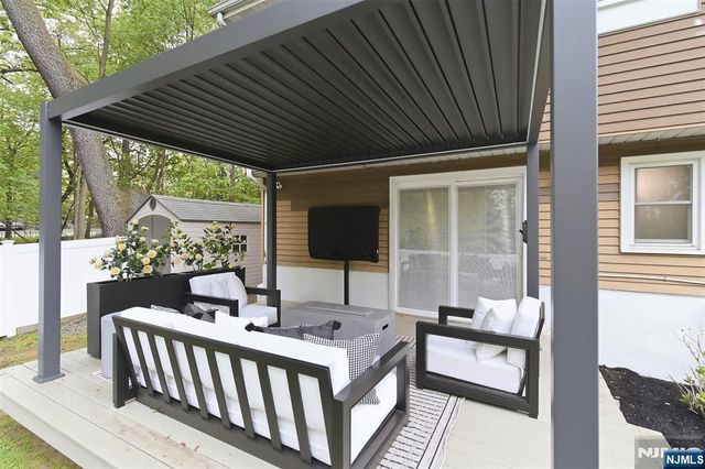 1067 Stasia Street, Teaneck, NJ 07666