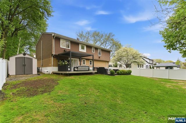 1067 Stasia Street, Teaneck, NJ 07666