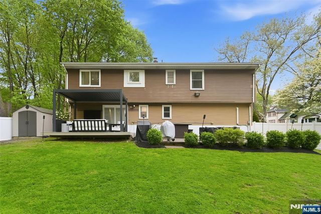 1067 Stasia Street, Teaneck, NJ 07666