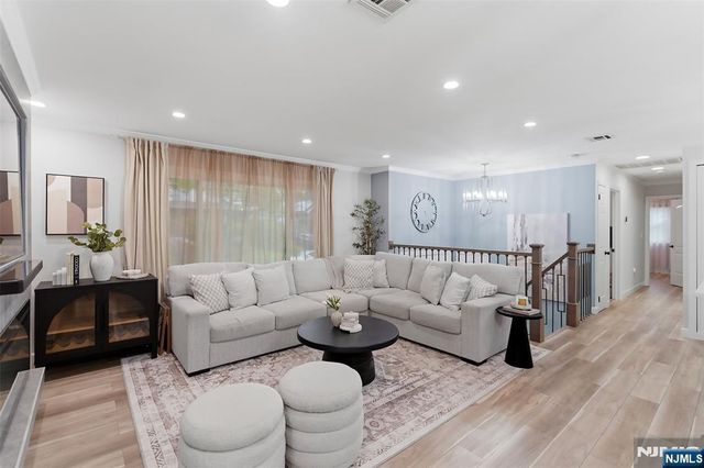 1067 Stasia Street, Teaneck, NJ 07666