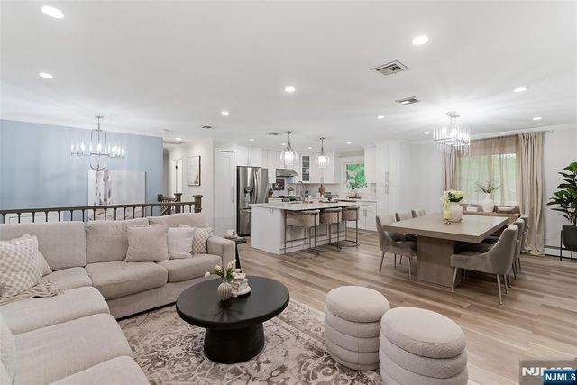 1067 Stasia Street, Teaneck, NJ 07666