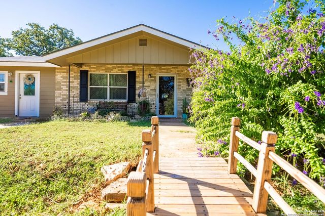 461 Shortys Ln, Fredericksburg, TX 78624
