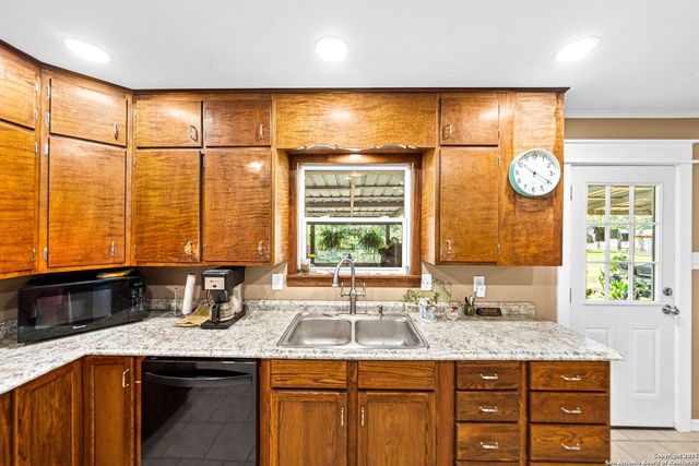 461 Shortys Ln, Fredericksburg, TX 78624