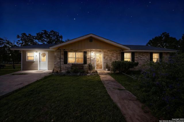 461 Shortys Ln, Fredericksburg, TX 78624