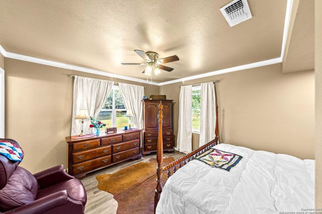 461 Shortys Ln, Fredericksburg, TX 78624