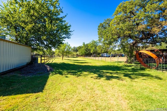 461 Shortys Ln, Fredericksburg, TX 78624