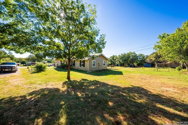 461 Shortys Ln, Fredericksburg, TX 78624