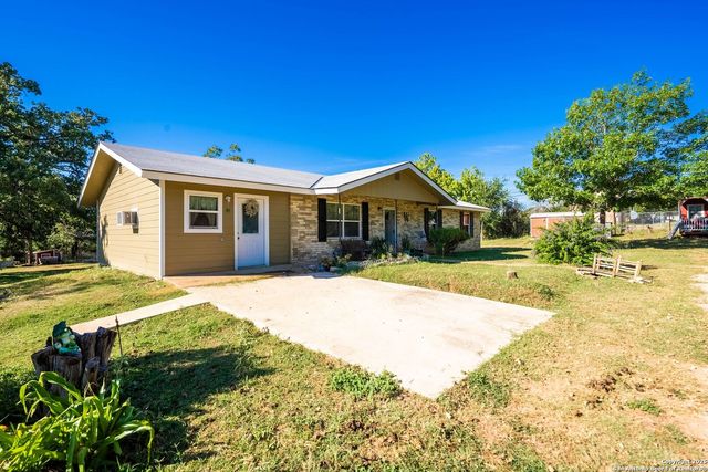 461 Shortys Ln, Fredericksburg, TX 78624