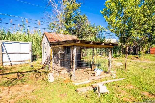 461 Shortys Ln, Fredericksburg, TX 78624