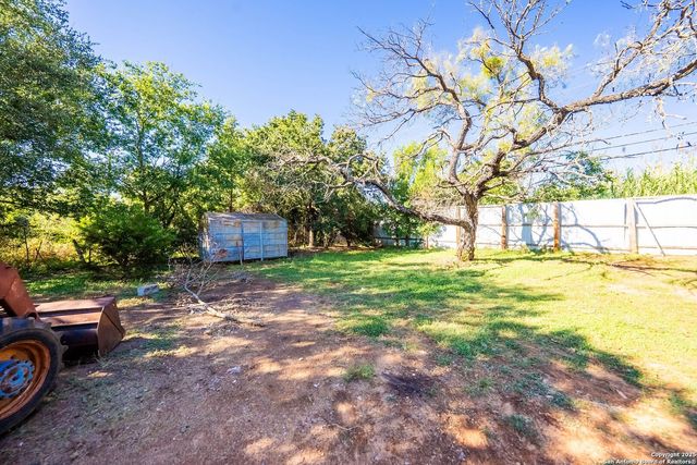461 Shortys Ln, Fredericksburg, TX 78624