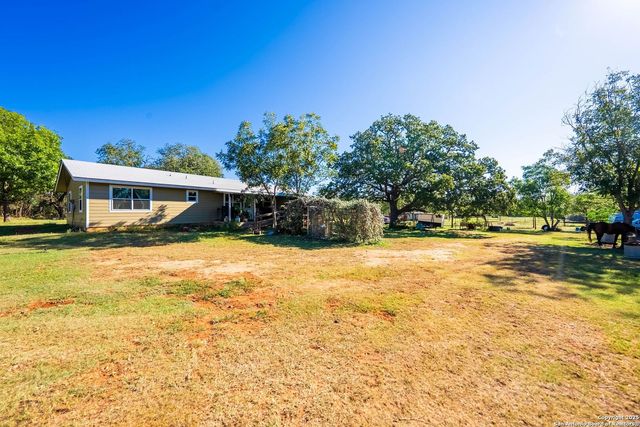 461 Shortys Ln, Fredericksburg, TX 78624