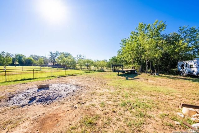 461 Shortys Ln, Fredericksburg, TX 78624