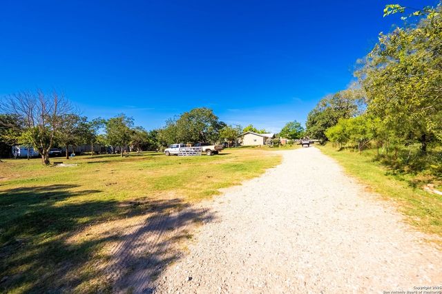 461 Shortys Ln, Fredericksburg, TX 78624