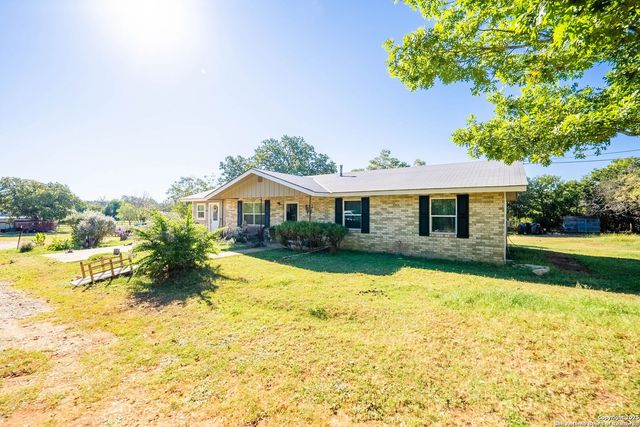 461 Shortys Ln, Fredericksburg, TX 78624