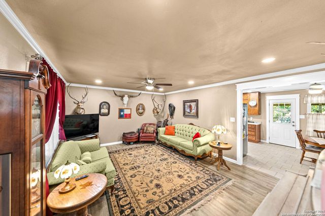 461 Shortys Ln, Fredericksburg, TX 78624