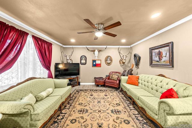 461 Shortys Ln, Fredericksburg, TX 78624